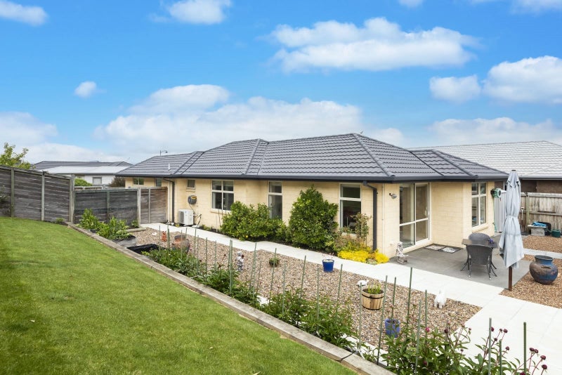 15 Davaar Crescent, Broomfield, Christchurch - Carousel 1