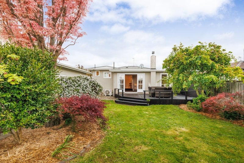 7 Stirling Crescent, Hokowhitu, Palmerston North - Carousel 1