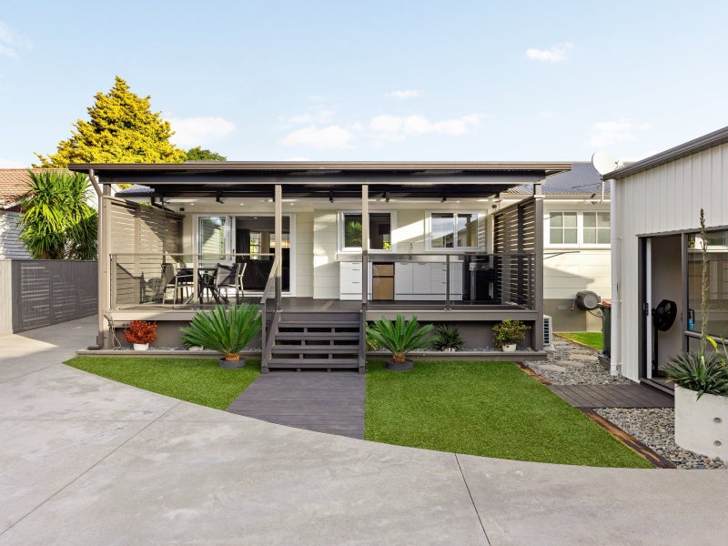 18 Amanda Avenue, Dinsdale, Hamilton - Carousel 2