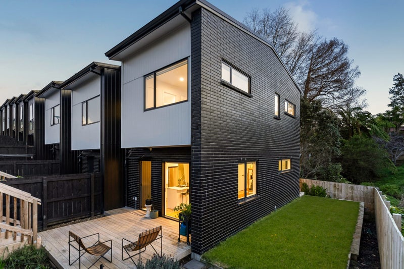 33 Meg Lane, Glen Eden, Auckland - Carousel 2