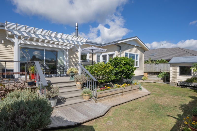 30 Seddon Street, Waikanae - Carousel 1