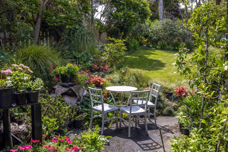 1 Crescent Road West, Ostend, Waiheke Island - Carousel 2