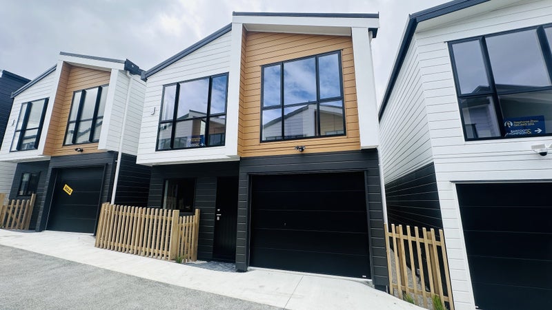 108A Taikata Road, Te Atatu Peninsula, Auckland - Carousel 1