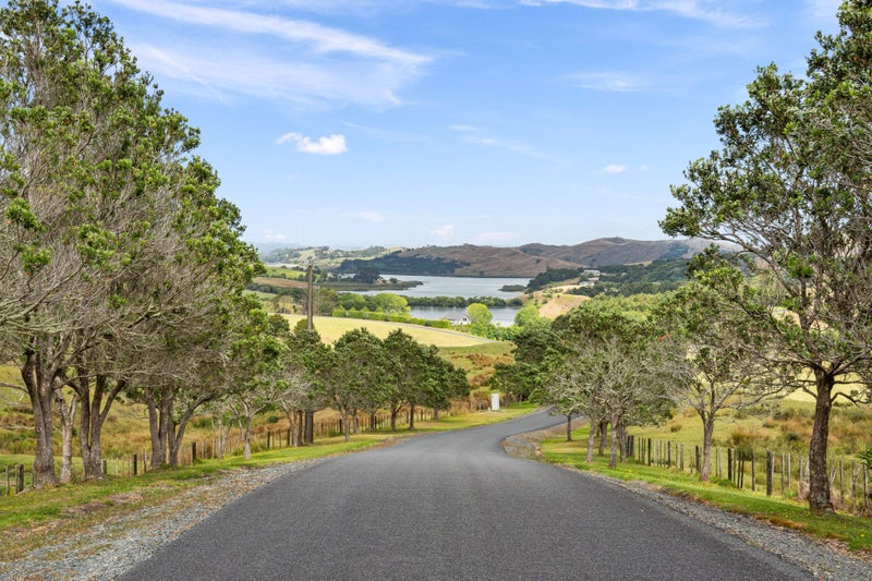 37 Pa Road, Kaiwaka, Kaipara, Northland - Carousel 37