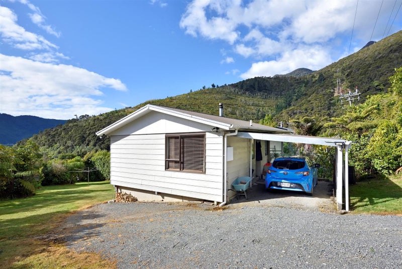 3 Field Terrace, Okiwi Bay, French Pass - Carousel 2