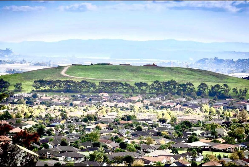 1 Tiro Street, Flat Bush, Auckland - Carousel 1