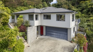 111 Churton Drive, Churton Park, Wellington - Carousel 1