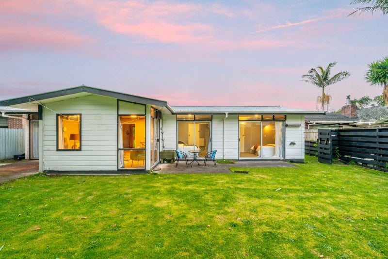 1 Arthur Place, Opaheke, Papakura - Carousel 1