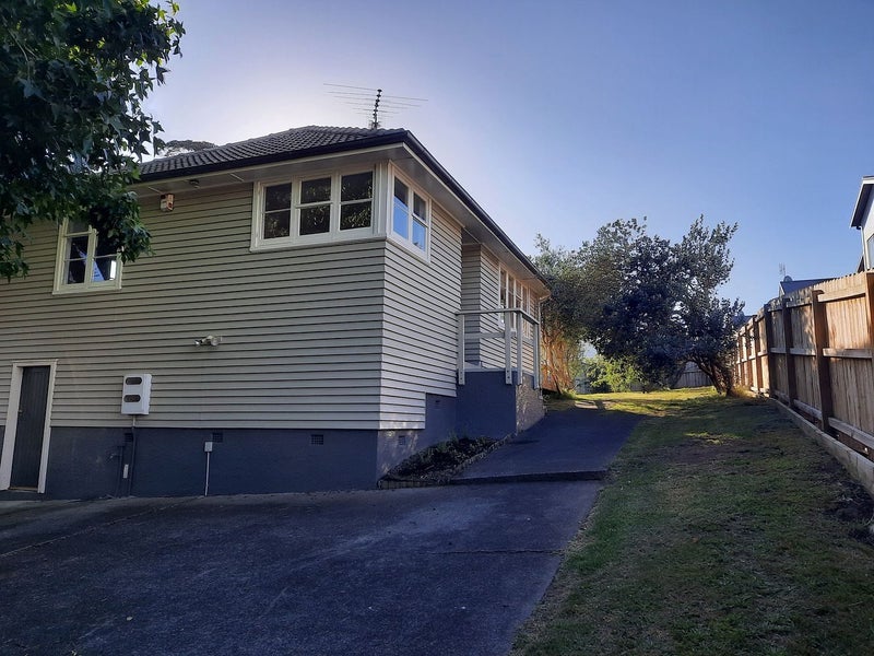 71 Castledine Crescent, Glen Innes, Auckland - Carousel 1