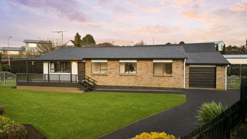 75 Gibson Road, Dinsdale, Hamilton, Waikato - Carousel 1