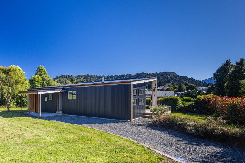 22 Kowhai Heights, Ohakune - Carousel 2