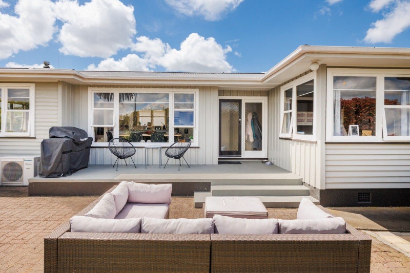 2 Anzio Place, Awapuni, Palmerston North - Carousel 1