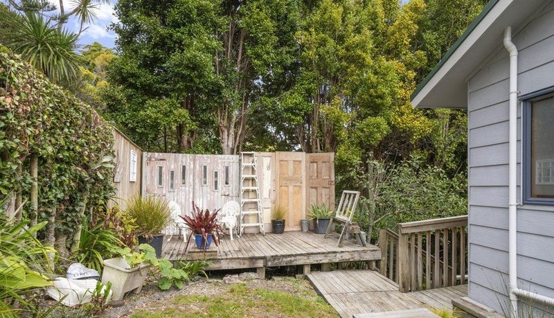 12 Highland Avenue, Titirangi, Auckland - Carousel 1