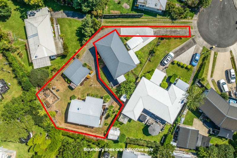 11A Gilpin Place, Beach Haven, Auckland - Carousel 1