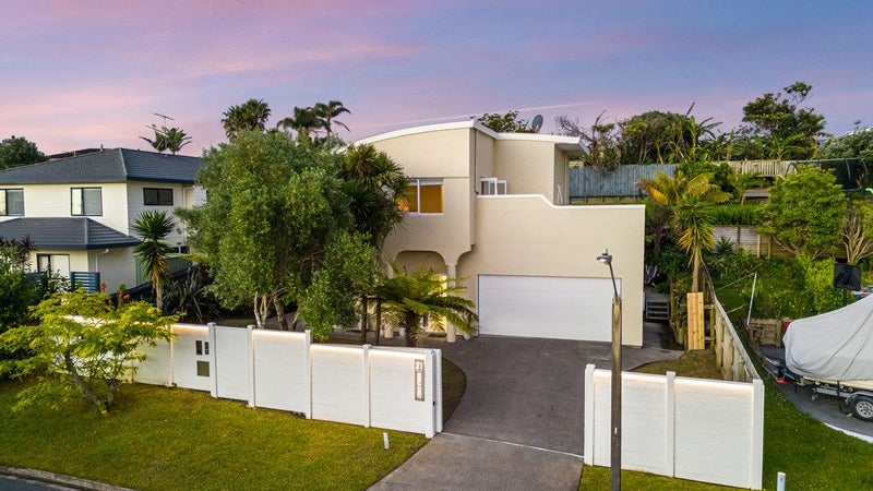 21 Donald Street, Stanmore Bay, Whangaparaoa - Carousel 1