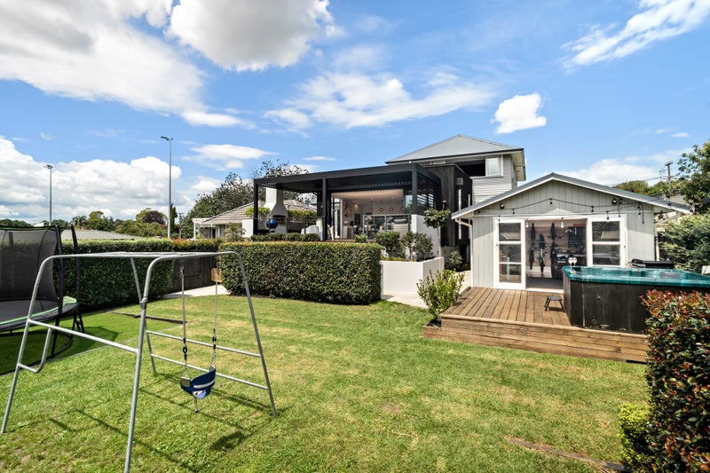 20 Mcintyre Road, Mangere Bridge, Auckland - Carousel 1