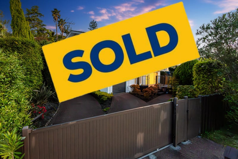 39 Squirrel Lane, Browns Bay, Auckland - Carousel 1