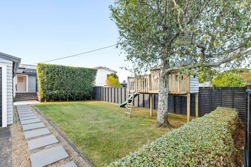 8 Waipani Road, Te Atatu Peninsula, Auckland - Carousel 2