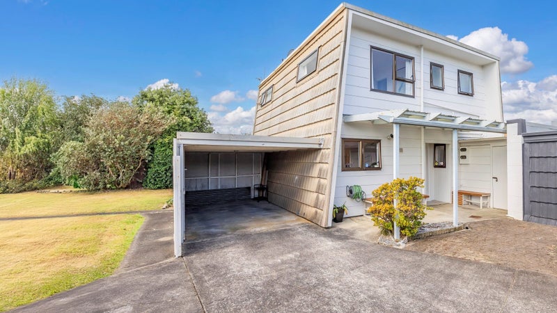 33A Hedge Row, Sunnyhills, Auckland - Carousel 1
