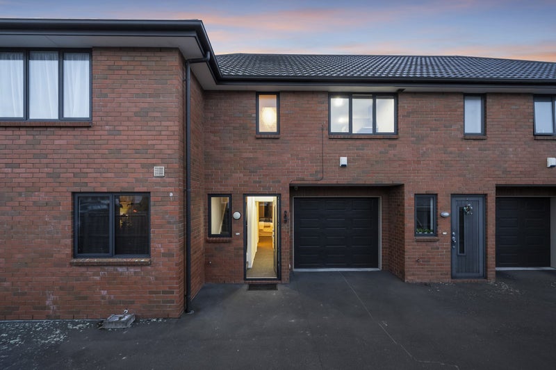 2/82 Packe Street, Edgeware, Christchurch - Carousel 1