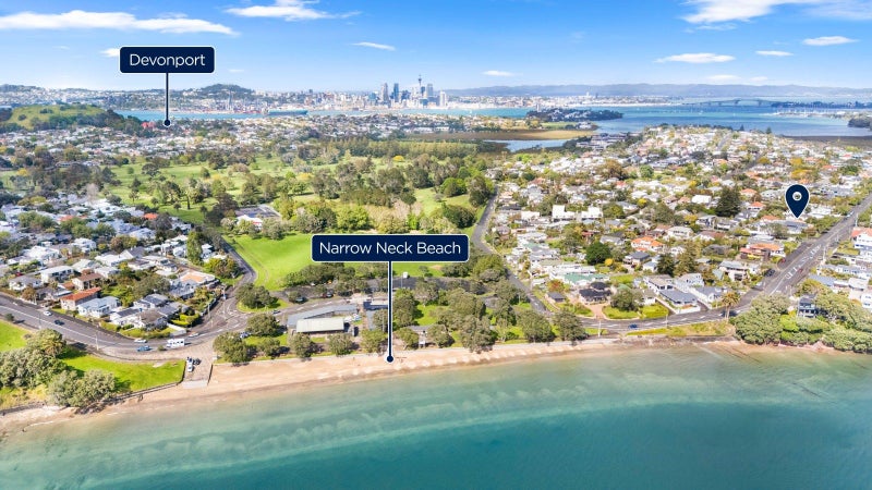 33 Old Lake Road, Narrow Neck, Auckland - Carousel 1