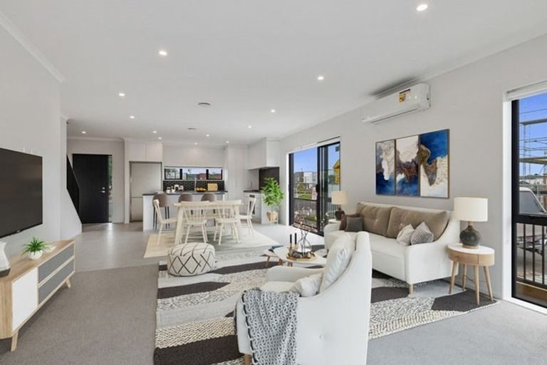 53 Periko Way, Takanini, Auckland - Carousel 2