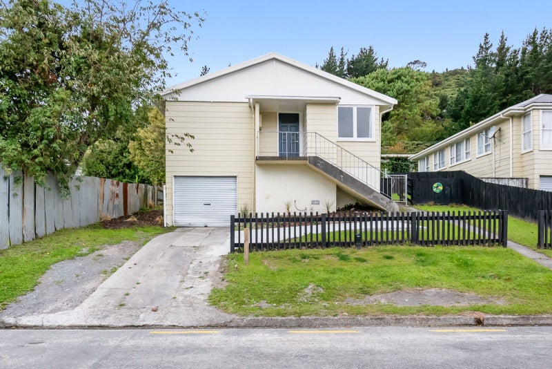3 Ngaturi Grove, Wainuiomata, Lower Hutt - Carousel 1