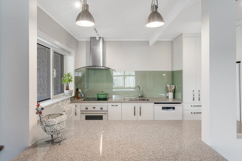 2/13A Wilbur Place, Pakuranga Heights, Auckland - Carousel 1