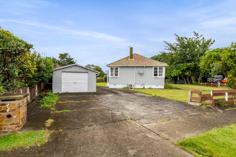 2 Dixon Avenue, Hawera - Carousel 1