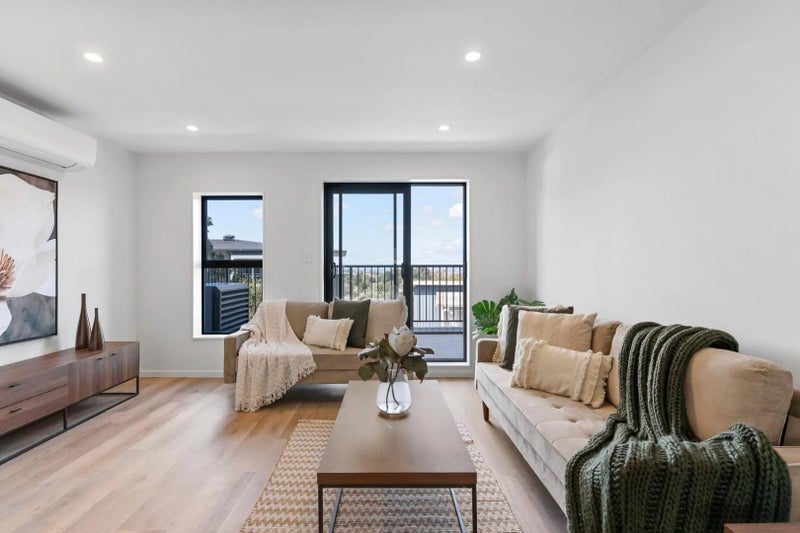 25 Warren Avenue, Three Kings, Auckland - Carousel 2