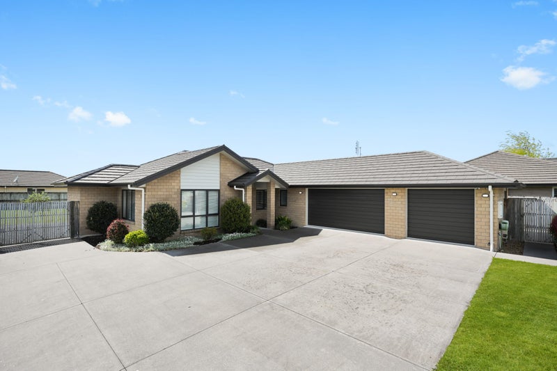 6 Sylvester Crescent, Flagstaff, Hamilton - Carousel 1