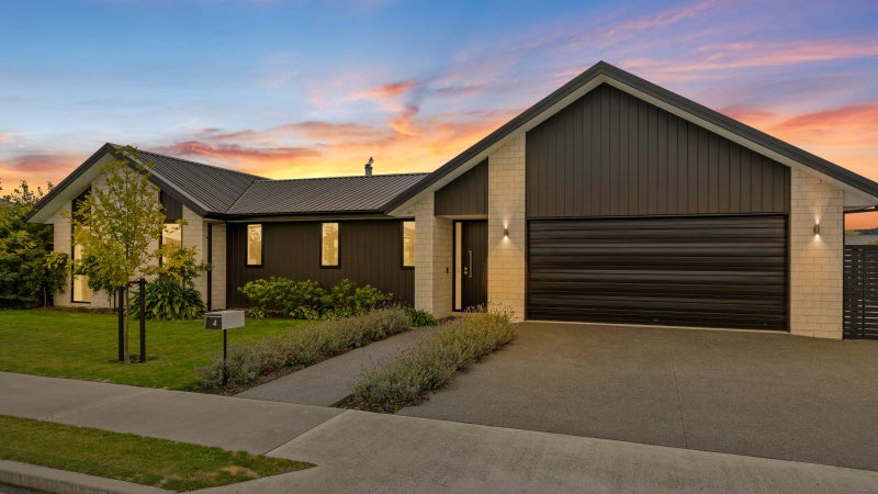 4 Shier Place, Amberley, Amberley - Carousel 2