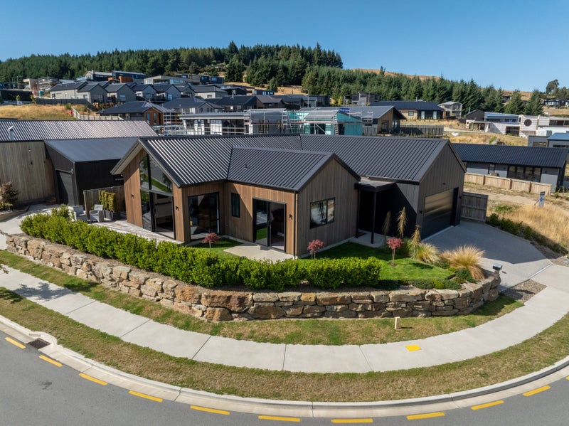 47 Clearview Street, Wanaka - Carousel 1