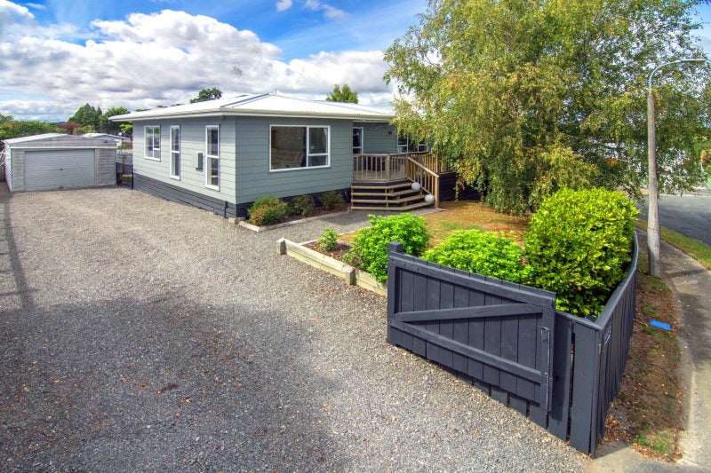 9 Alton Grove, Masterton - Carousel 17