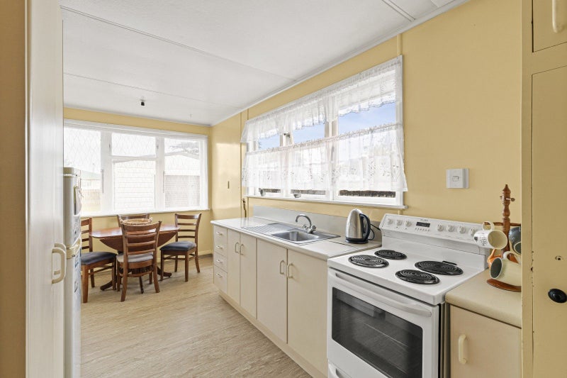 5 Ventura Grove, Bulls - Carousel 2