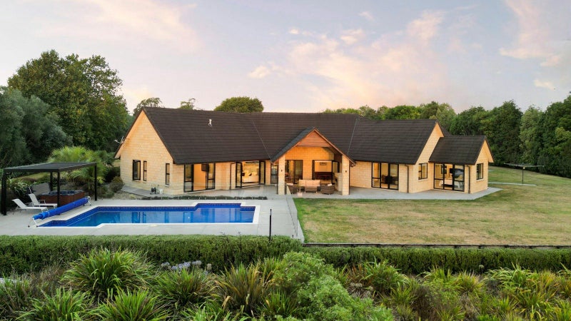 144B Pencarrow Road, Tamahere, Hamilton - Carousel 1