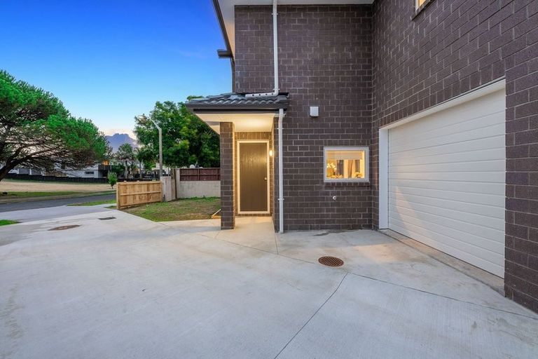 4A Bosun Place, Te Atatu Peninsula, Auckland - Carousel 1