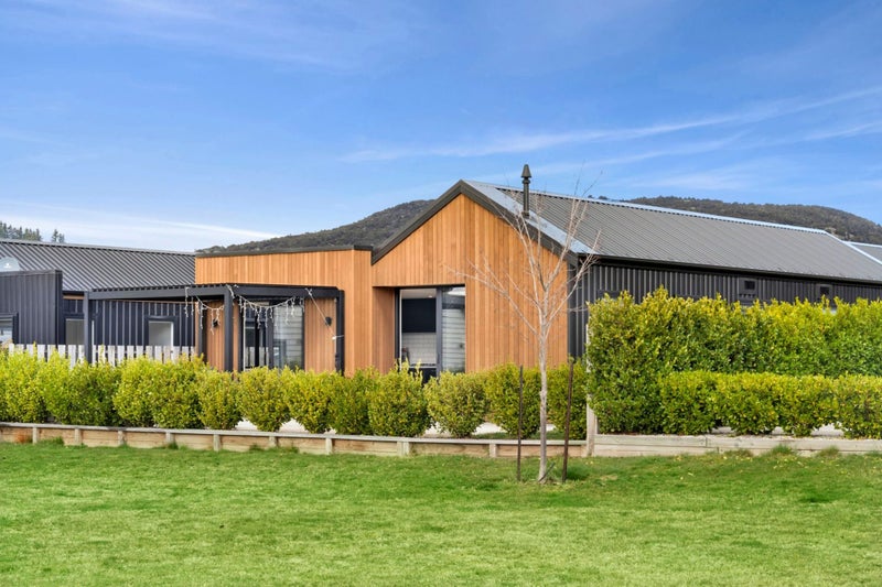 42 Obelisk Street, Wanaka - Carousel 1