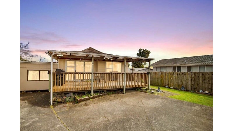 1/10 Dorendia Place, Clendon Park, Auckland - Carousel 1