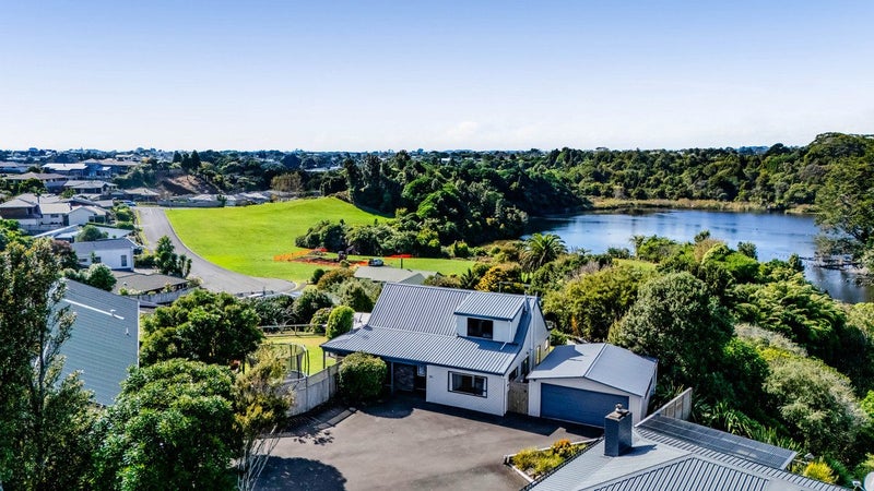 11A Ash Place, Whalers Gate, New Plymouth - Carousel 1
