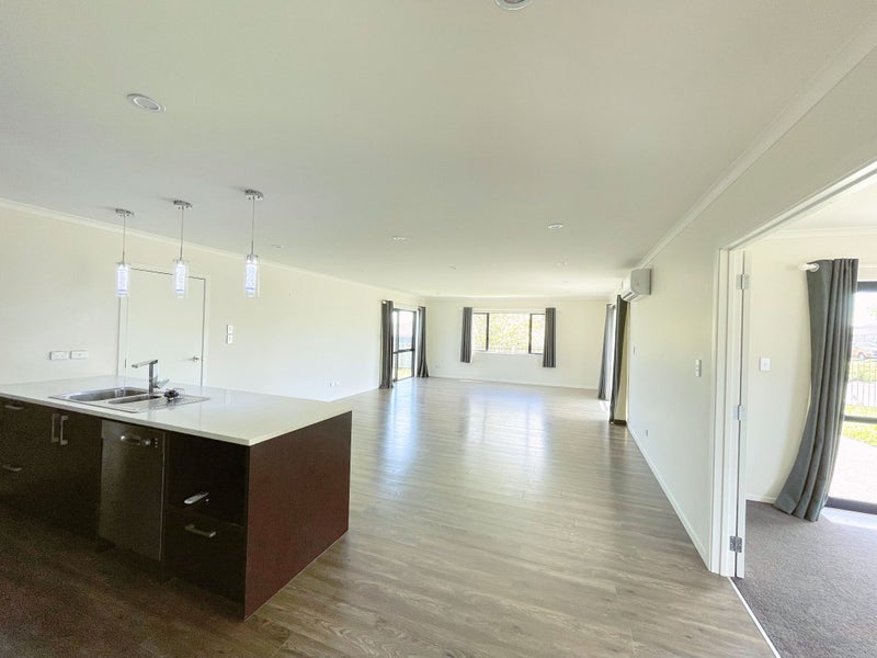 34 Longbow Terrace, Flagstaff, Hamilton - Carousel 2