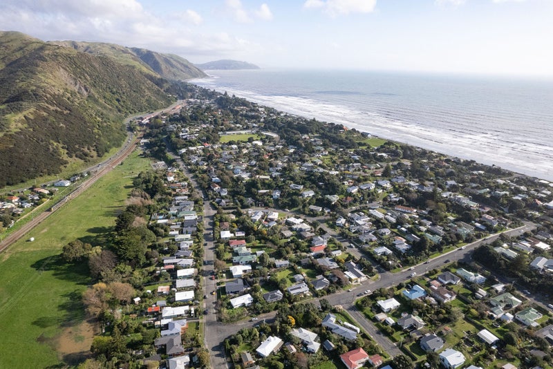 24 Te Miti Street, Paekakariki - Carousel 29