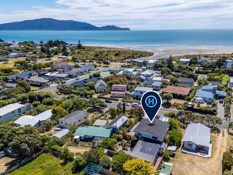 10 Titoki Road, Waikanae Beach, Waikanae - Carousel 1