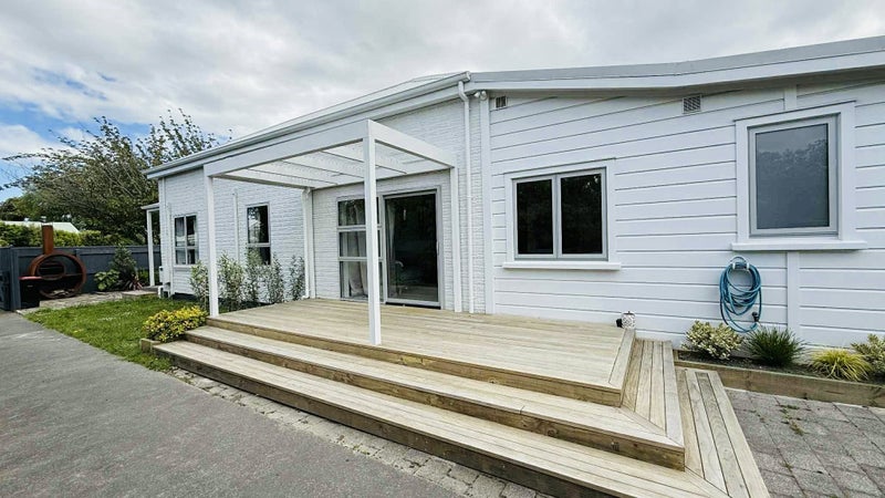 504 Willowpark Road North, Hastings, Hastings - Carousel 1