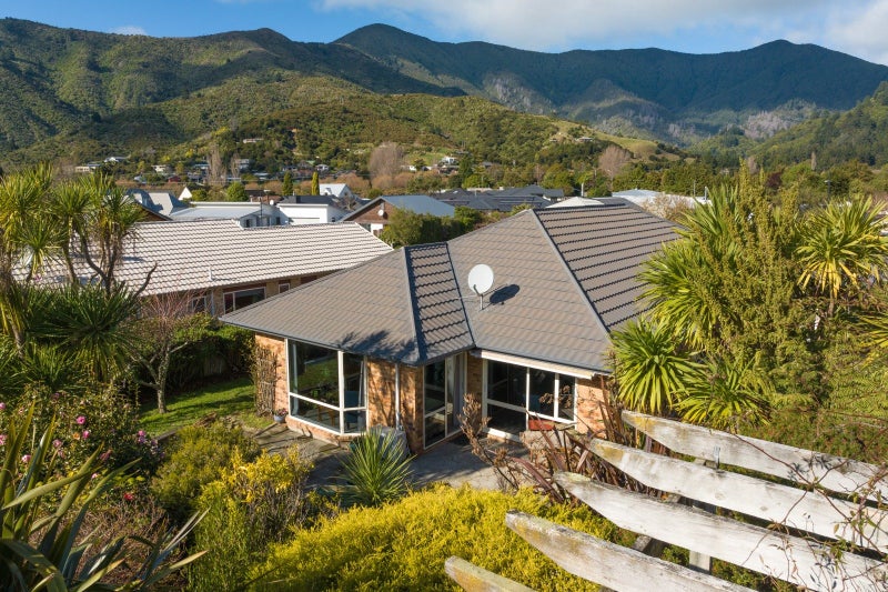 2 Whitby Close, Waikawa, Picton - Carousel 1