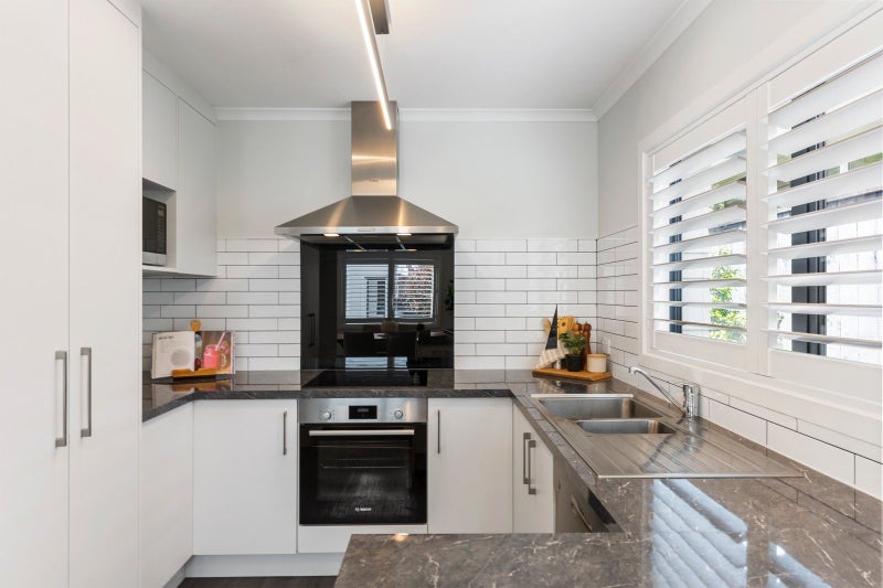 11 Poplar Grove, Ebdentown, Upper Hutt - Carousel 2