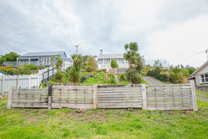 40 Theodore Street, Bluff - Carousel 1