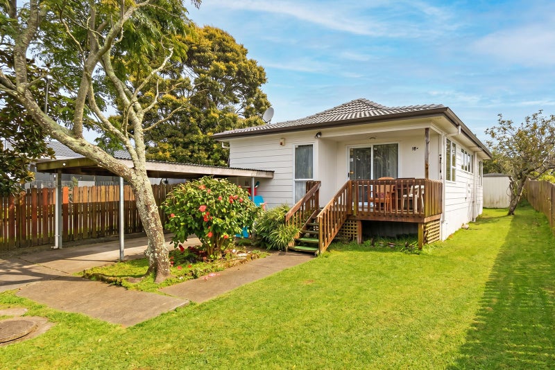 1/18 Etherton Drive, Weymouth, Auckland - Carousel 1