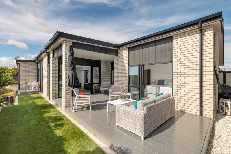 11 Sarcodia Place, Papamoa Beach, Papamoa - Carousel 1