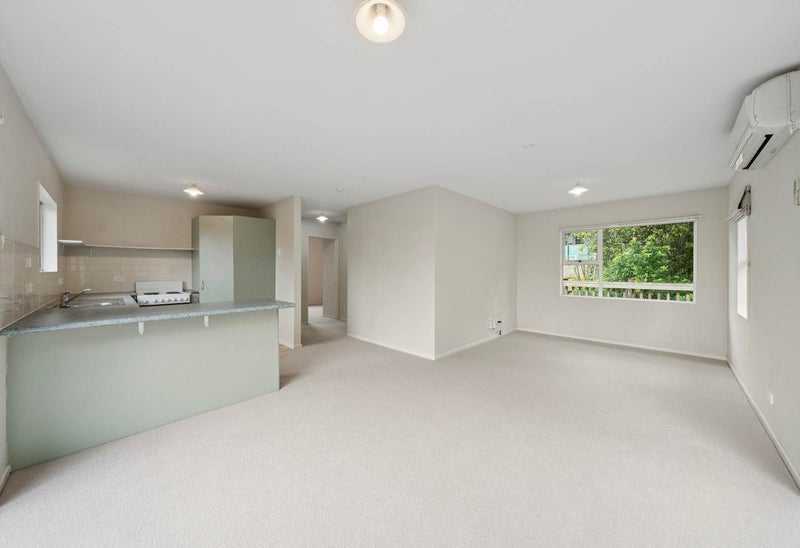 1/2 Karapiti Place, Glen Eden, Waitakere City, Auckland - Carousel 2